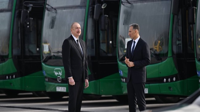 İlham Əliyev Zığ Elektrik Avtobus Parkının fəaliyyəti ilə tanış olub