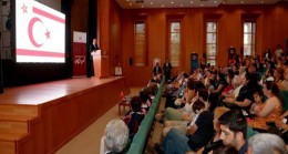 Cumhurbaşkanı Ersin Tatar, Anadolu Üniversitesi’nin Lefkoşa yerleşkesinde gerçekleşen 2021-2022 öğretim yılı mezuniyet törenine katıldı.