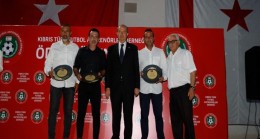 Cumhurbaşkanı Ersin Tatar, Kıbrıs Türk Futbol Antrenörleri Derneği’nin (KTFAD) düzenlediği yılın başarılı antrenörleri ödül gecesine katıldı