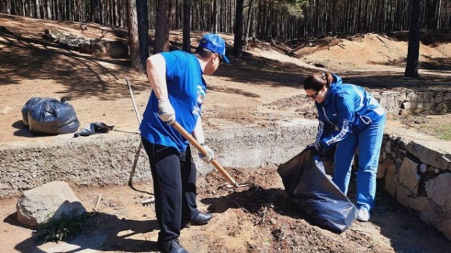 В Забайкалье волонтёры «Единой России» благоустроили территорию около источника минеральной воды