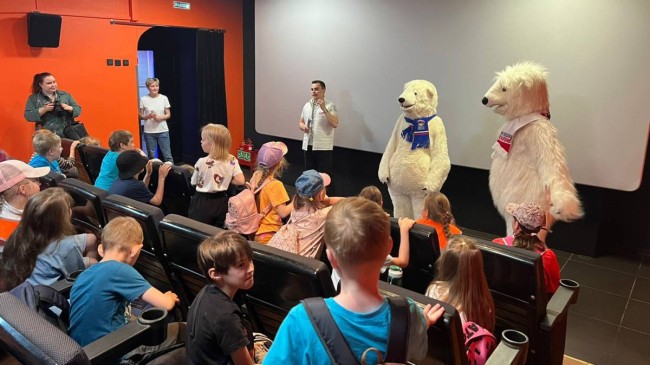 В Кировской области «Единая Россия» организовала кинопоказ для школьников
