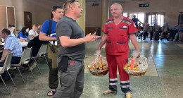 «Единая Россия» поздравила медиков, которые работают в центре помощи партии в Херсоне