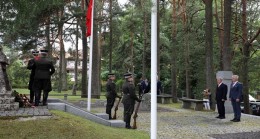Letonya’daki Şehitliğe 17 Yıl Aradan Sonra İlk Ziyaret