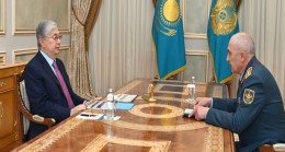Глава государства принял министра обороны Руслана Жаксылыкова
