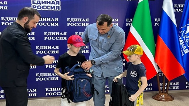 В Чечне при поддержке «Единой России» более 1000 детей получили школьные принадлежности