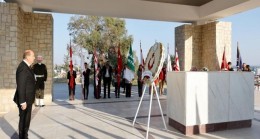Cumhurbaşkanı Ersin Tatar, Dr. Fazıl Küçük’ün anıt mezarında düzenlenen törene katıldı