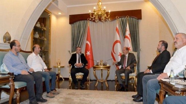 Cumhurbaşkanı Ersin Tatar, Kuzey Kıbrıs Futbol Antrenörleri Derneği yeni yönetimini kabul etti: