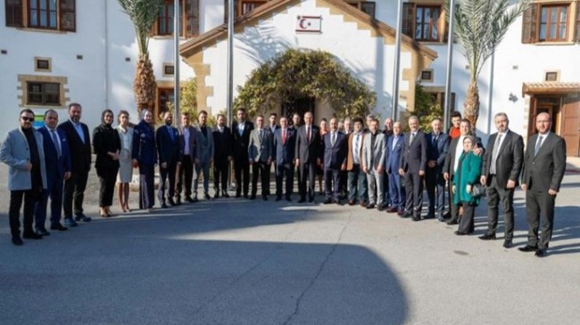 Cumhurbaşkanı Ersin Tatar, Aydın Burgul başkanlığındaki Kocaeli Girişimci İş Adamları Derneği (KOGİAD) heyetini kabul etti