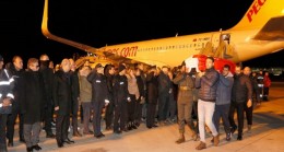 Cumhurbaşkanı Ersin Tatar, İsias Otel enkazında yaşamını yitiren KKTC kafilesindeki son 12 kişinin ülkeye getirildiği karşılama törenine katıldı