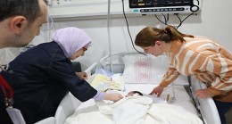 Emine Erdoğan, Ankara’ya getirilen depremzede bebekleri ziyaret etti