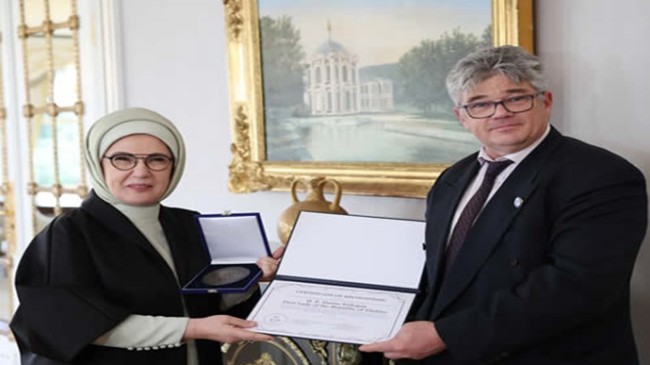 Emine Erdoğan’a, Uluslararası Apiterapi Federasyonunca “Dr. Beck Ödülü” takdim edildi