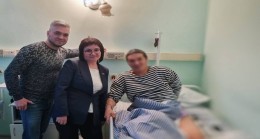 «Единая Россия» передала письма раненым бойцам от школьников из Чукотки