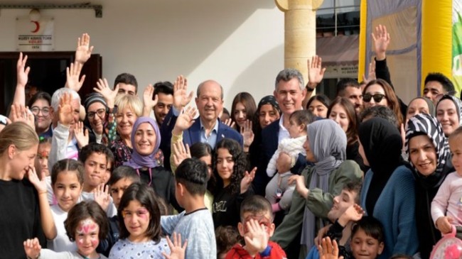 Cumhurbaşkanı Ersin Tatar, “Elim Sende” moral etkinliğine katılarak Türkiye’de meydana gelen depremden etkilenen çocuklarla bir araya geldi