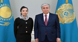 Глава государства принял почетного президента федерации шахмат города Астаны Динару Садуакасову