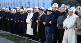 Президент Садыр Жапаров принял участие в праздничном айт-намазе в Бишкеке
