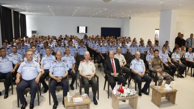 Cumhurbaşkanı Ersin Tatar, polis okulunu ziyaret etti