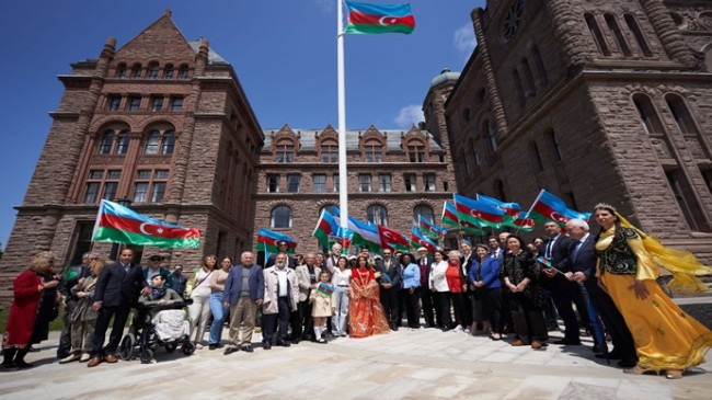 Ontario parlamentinin önündə Azərbaycan Bayrağı qaldırılıb