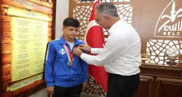 Başkan Mehmet Kuş Şampiyonları Ödüllendirdi