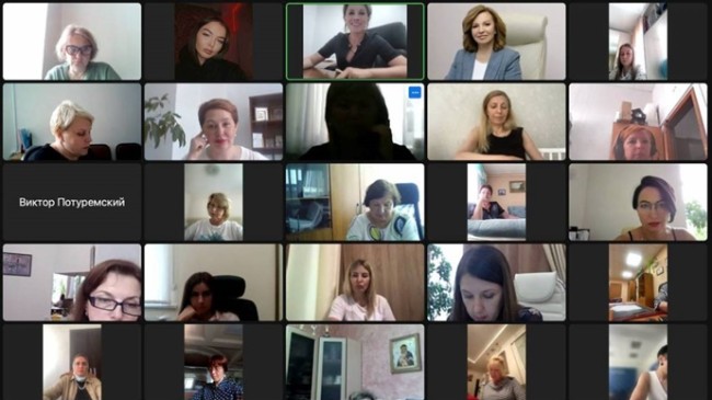 Birleşik Rusya mentorluk programı kapsamında kadın liderler için eğitim toplantısı düzenledi