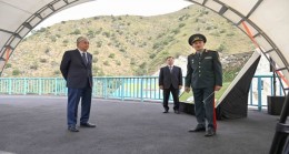 Devlet başkanı Almatı’daki Ayusay çamur akışını tutan barajı ziyaret etti