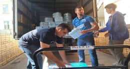 İçme suyu, kitaplar ve okul malzemeleri: Birleşik Rusya hastanedeki hastalara, emeklilere ve okul çocuklarının ebeveynlerine yardım ediyor