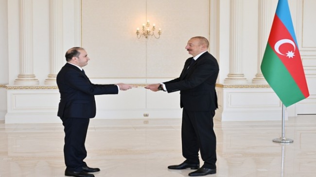 Tacikistan Büyükelçisinin itimatnamesini Azerbaycan Cumhurbaşkanına takdimi