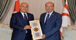 Cumhurbaşkanı Ersin Tatar, Dünya Barış Üniversitesi mütevelli heyeti başkanı, başkan vekili ve rektörünü kabul etti