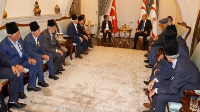 Cumhurbaşkanı Ersin Tatar, Türkiye’den gelen Kıbrıs Gazilerini kabul ederek görüştü