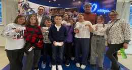 Murmansk bölgesinde Birleşik Rusya çocuklar için kukla tiyatrosuna bir gezi düzenledi