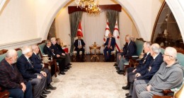 Cumhurbaşkanı Ersin Tatar, Kocaeli Körfez Belediyesi ve Kıbrıs gazileri heyetini kabul etti