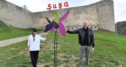 İlham Aliyev ve eşi Mehriban Aliyeva, Şuşa kentindeki kale duvarı ve çevresini inceledi