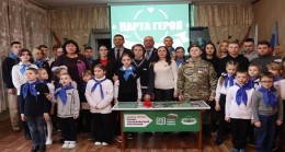 “Birleşik Rusya”, SVO katılımcısı onuruna Lugansk’ta bir Kahraman Masası açtı