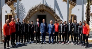 Cumhurbaşkanı Ersin Tatar, Türkiye Karate Federasyonu Başkanı Aslan Abid Uğuz ve sporcuların da yer aldığı heyeti kabul etti.