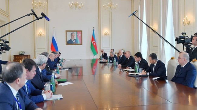 İlham Aliyev Rusya Hükümeti Başkanı ile görüştü
