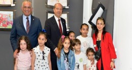 Cumhurbaşkanı Ersin Tatar, 23 Nisan Ulusal Egemenlik ve Çocuk Bayramı nedeniyle Milli Eğitim Bakanlığı İlköğretim Dairesi tarafından düzenlenen “3’üncü Atatürk’ün Çocukları Resim Sergisi’nin açılış törenine” katıldı