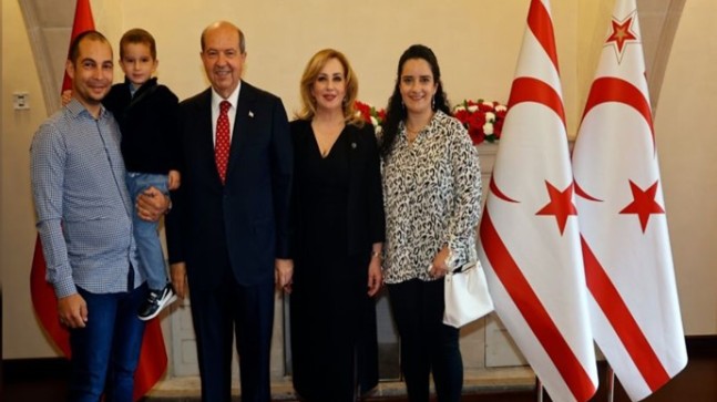 Cumhurbaşkanı Ersin Tatar ve eşi Sibel Tatar, halkla bayramlaştı