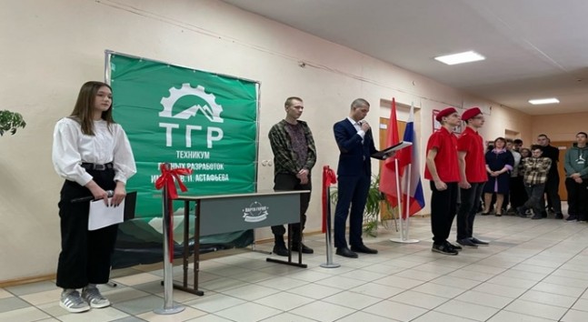 Birleşik Rusya, Krasnoyarsk Bölgesi’nin Rybinsk bölgesinde yazar Viktor Astafiev için Kahraman Masası’nı açtı